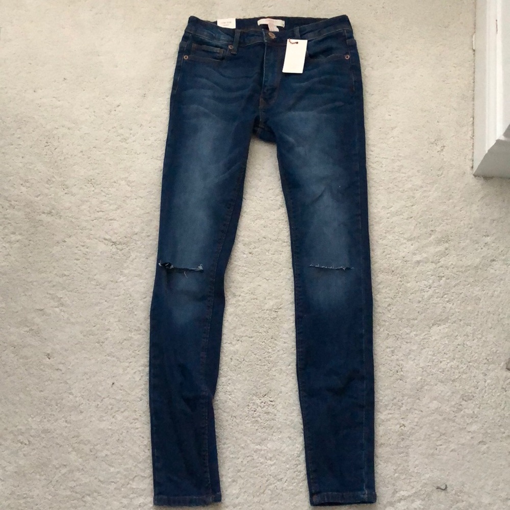 Low rise skinny Dark wash ripped in knee jeans